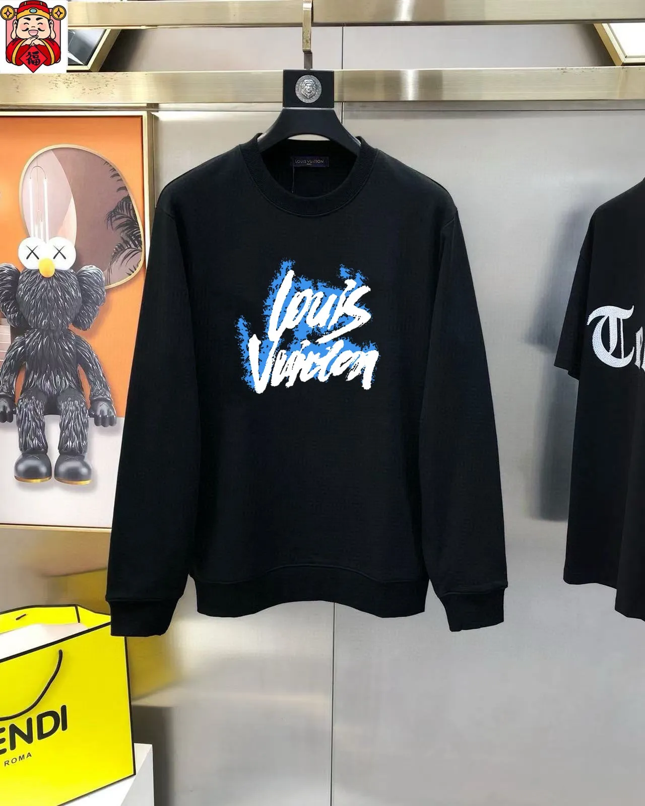 🅿️220 brand [LV Louis Vuitton] (good news for fat people) 2025ss autumn latest long-sleeved round-neck sweatshirt, on sale simultaneously on the official website. Refreshing and breathable. Made of top Tencel Roman. Comfortable and soft. 3D three-dimensional clarity. Super fashion sense. Great for gifting and keeping for yourself. Size: M-5XL (can wear up to 220 pounds)